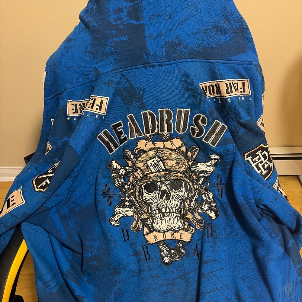 I’m selling my headrush blue sweater